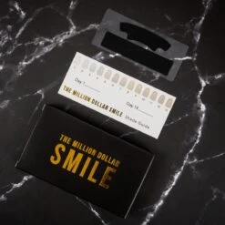 The Million Dollar Smile® - Teeth Whitening Strips - Crest Whitestrips -Tandenbleken - 28 Bleekstrips - 14 Behandelingen - Professionele Tandenbleek Strips - Tandenblekers - Wittere Tanden - Zonder Peroxide - Tanden Bleken - -Mondelinge Benodigdheden Winkel 1200x1200 1100