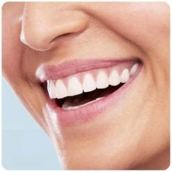 Oral B Oral-B Vitality 100 CrossAction Zwart - Elektrische Tandenborstel 20 Oral B Oral-B Vitality 100 CrossAction Zwart - Elektrische Tandenborstel -Mondelinge Benodigdheden Winkel 1200x1200 180