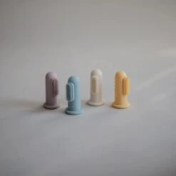 Mushie Finger Toothbrush Clay/Sand - Vingertandenborstel Baby - 2 Stuks Per Verpakking - Tandenborstel Siliconen -Mondelinge Benodigdheden Winkel 1200x1200 395