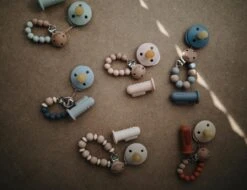 Mushie Finger Toothbrush Clay/Sand - Vingertandenborstel Baby - 2 Stuks Per Verpakking - Tandenborstel Siliconen -Mondelinge Benodigdheden Winkel 1200x921