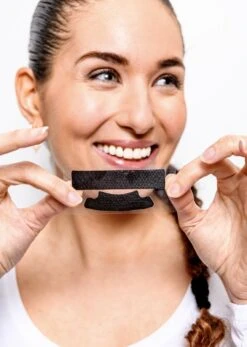 Love2smile PAP+ Premium Strips - Whitening Strips - De Natuurlijke Tandenbleker Van Nederland & België - Goedgekeurde Tandenbleek Strips - Teeth Whitening Strips - Wittere Tanden - Zonder Peroxide -Mondelinge Benodigdheden Winkel 854x1200